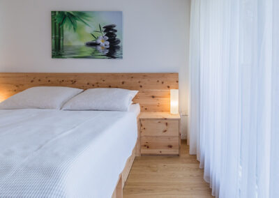 Schlafzimmer aus Zirbe vom Tischler in Innsbruck