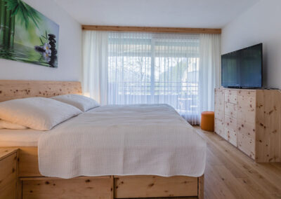 Schlafzimmer aus Zirbe vom Tischler in Innsbruck